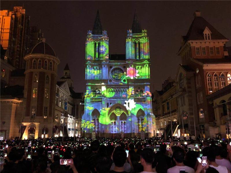 五洲十国“旅游达人”点赞光谷·光影嘉年华称美好时光令人难忘