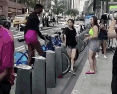 维密面试街拍摩托,维密大秀面试模特