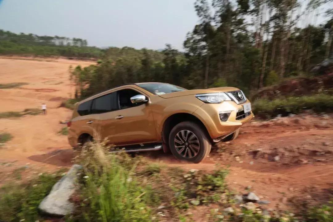 这5款suv硬汉最爱兼顾家用和越野,20万最强四驱suv丰田小霸道