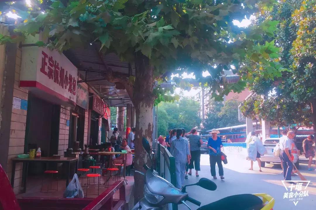 一方天地两柄勺！藏在十堰小区里的这些面窝摊，全靠熟人带路
