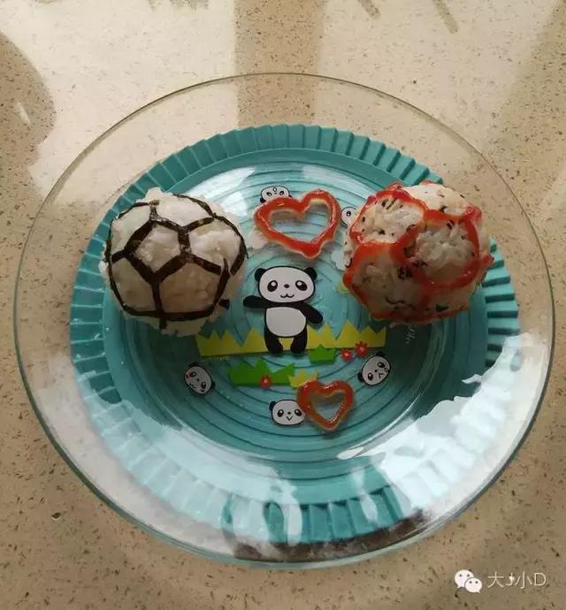 球迷爸爸培养儿子踢球,球迷奶爸