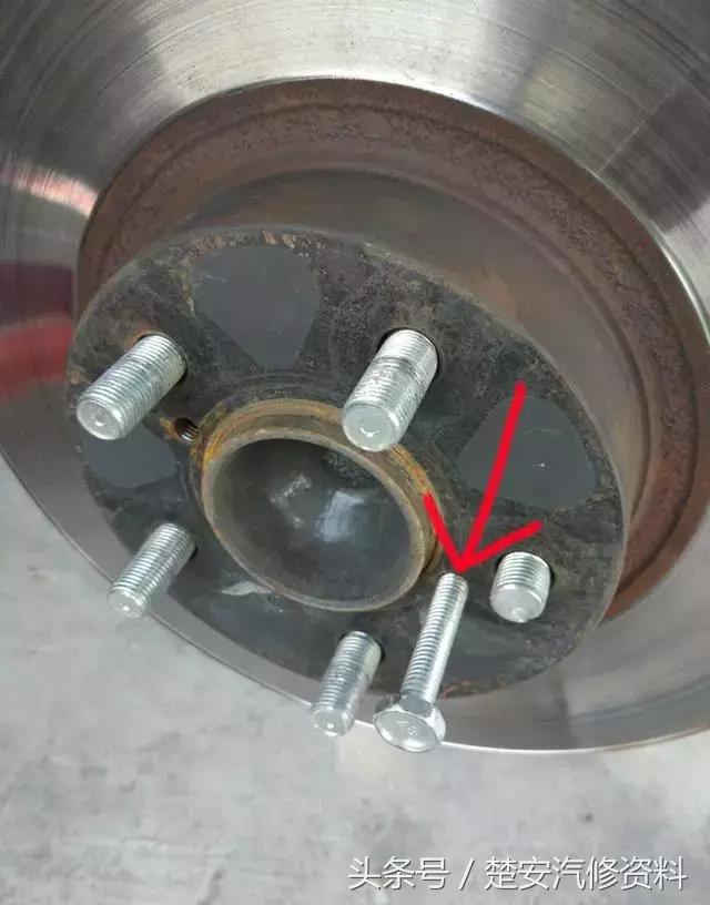汽车轮胎螺丝断一根怎么修,轮胎螺丝拧得太紧行驶中会断吗