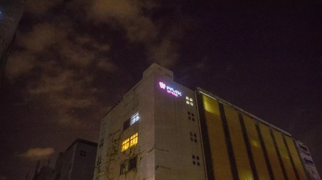 当你抱怨生活太难时,当你抱怨生活不易时