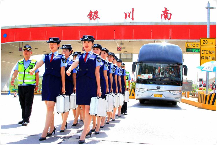 庆祝自治区成立60周年/《中国交通报》通版聚焦宁夏交通运输60年发展成就/《塞上江南美多彩交通靓》