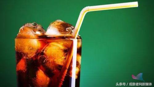 何止长胖牙黄，喝可乐还会……脖子变黑！可怕的后果标题写不下