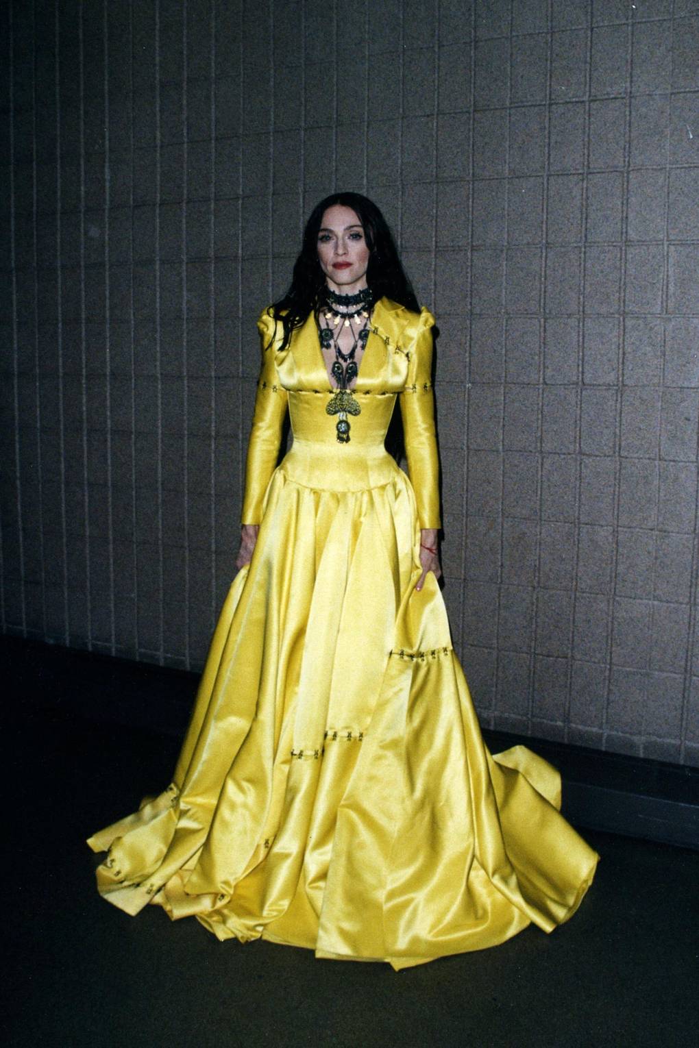 麦当娜出道至今最具代表性的49个装扮,看天后如何引领时尚潮流