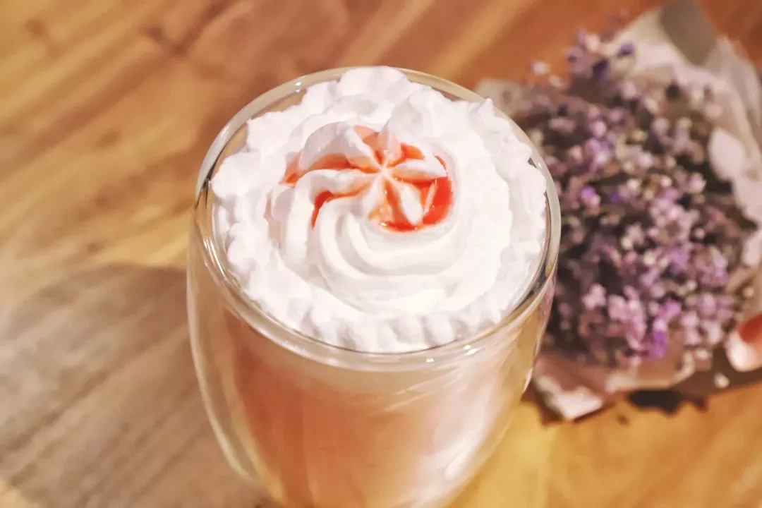 在漫猫喝咖啡，那种无忧的心情，仿佛随着维也纳音符飘到云间……