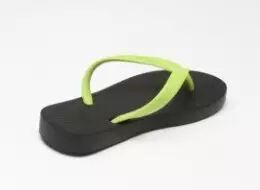 这两种鞋千万不要穿毁孩子一生,儿童鞋哪些牌子的穿了对身体有害