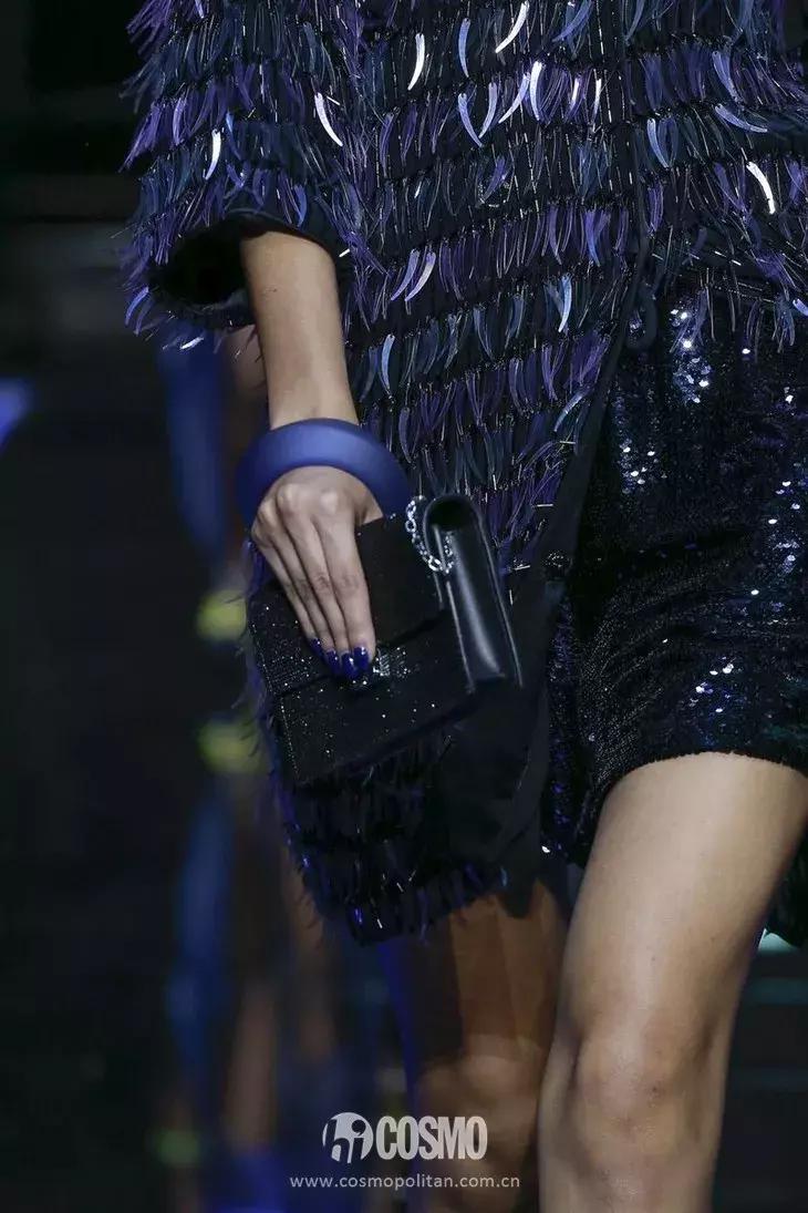 丫丫已经美“腻”了！于是穿上EmporioArmani帅气一回