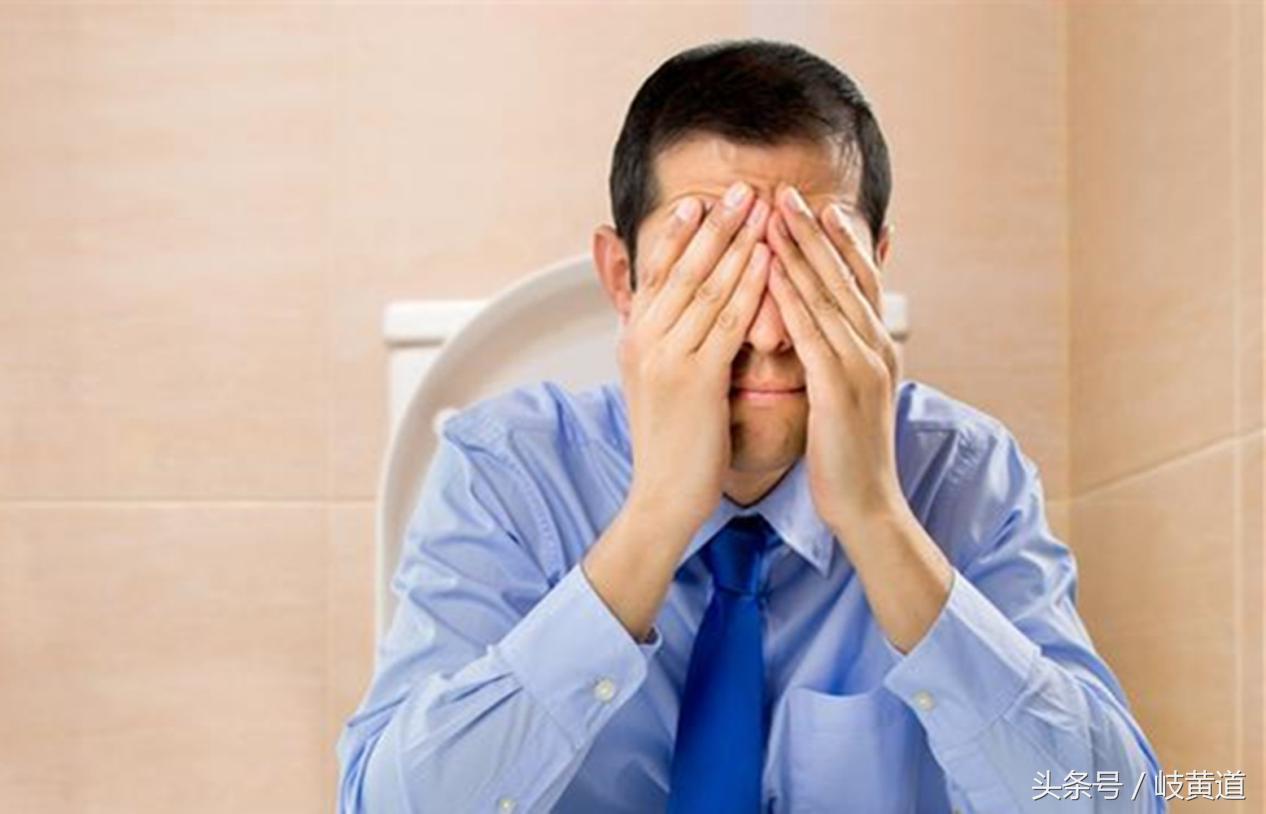 大便质黏偏稀稠、便血、球形等,或是身体出现了问题