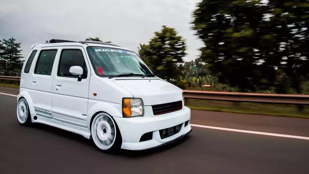 花1万多买个苹果手机,花一万块钱买iphone13