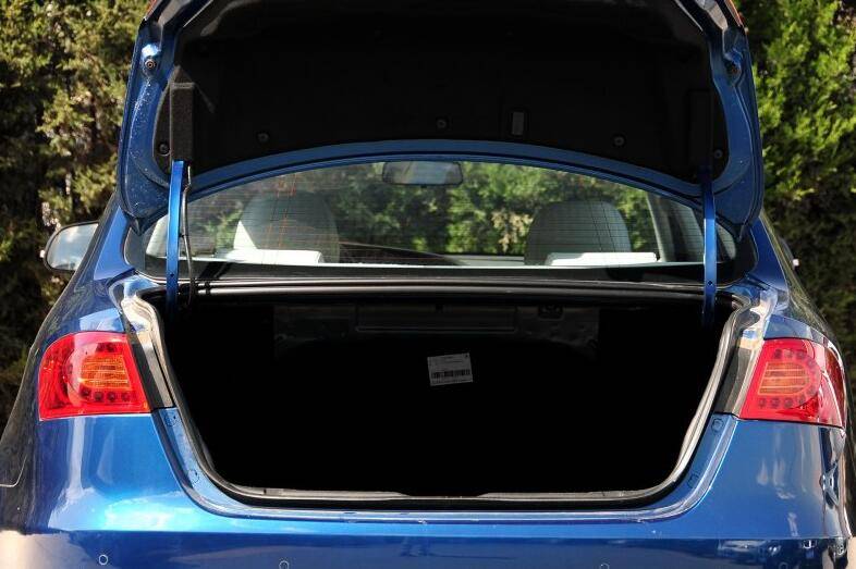 中华530和中华h530有什么区别,2012年的荣威550值得入手吗