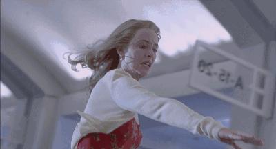 《十二只猴子》超越了《终结者》的穿越电影，堪称时空电影鼻祖