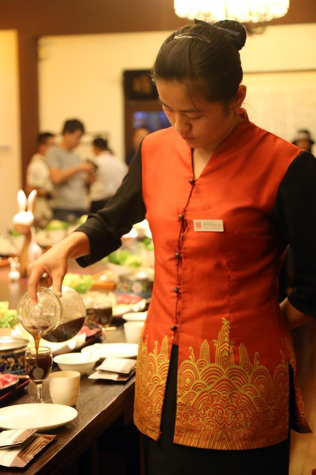 天冷吃驴肉火锅有多过瘾,驴肉火锅适合涮什么菜