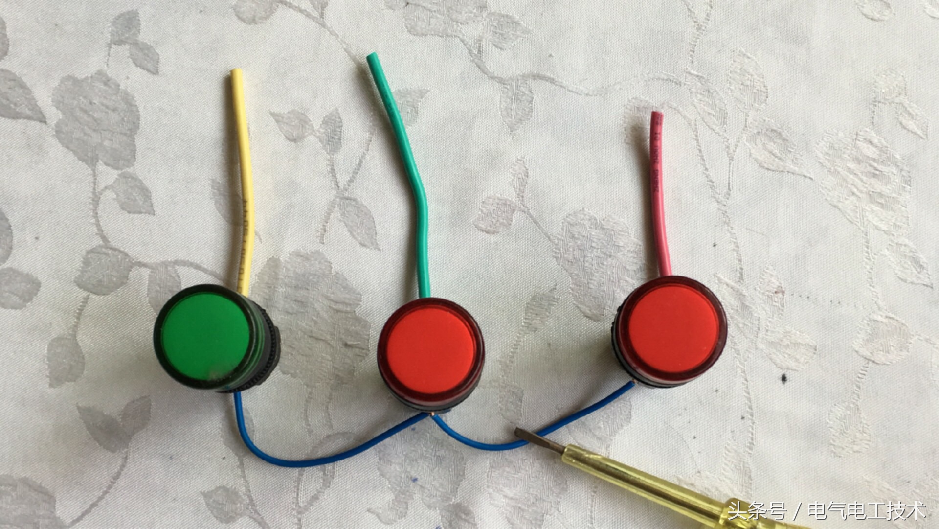 三相没有零线怎么接220v电源,没有零线380v怎么接出220v