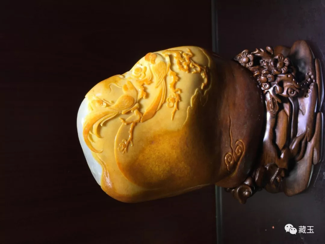 对月赏美玉，中秋话思乡