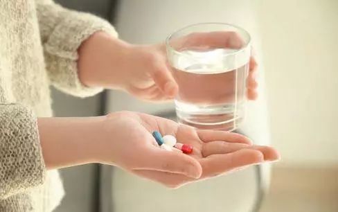 哪些药不能和咖啡同服,咖啡和药一起喝会中毒吗