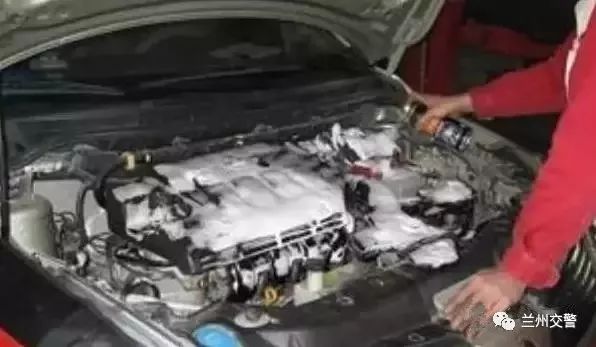 汽车油表为什么突然下降,汽车油表总是归零为什么