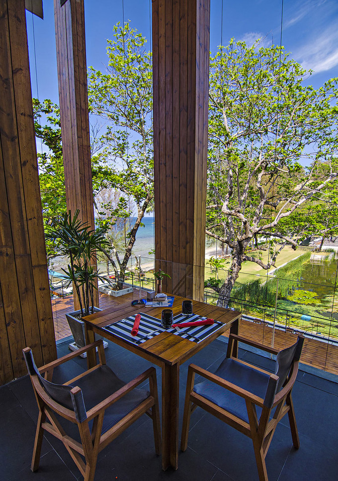 全球婚礼目的地探路：NAKA，悬空在半山腰上的透明火柴盒