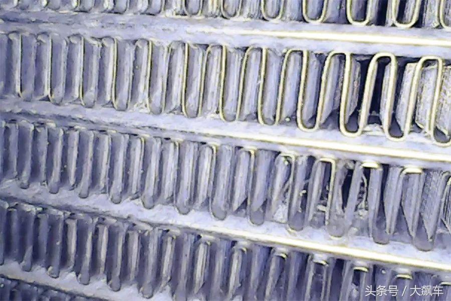 悬架调校不错，如果不是变速箱拖后腿，金牛座确实挺好开！