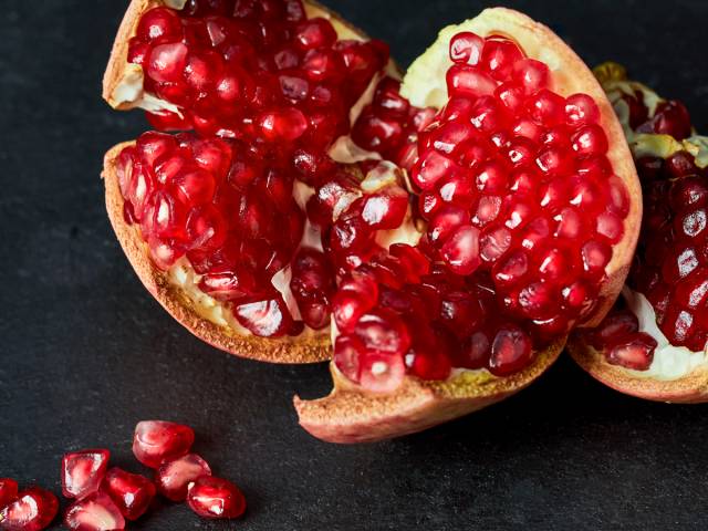 正宗品种嫁接突尼斯软籽石榴,精品高杆突尼斯软籽石榴