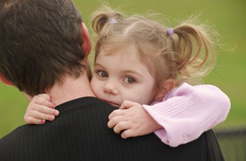 六岁小孩子特别怕生怎么办,孩子怕生如何解决