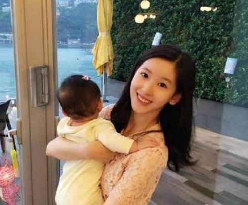 奶茶妹妹章泽天发文,奶茶妹妹和章泽天是一个人吗