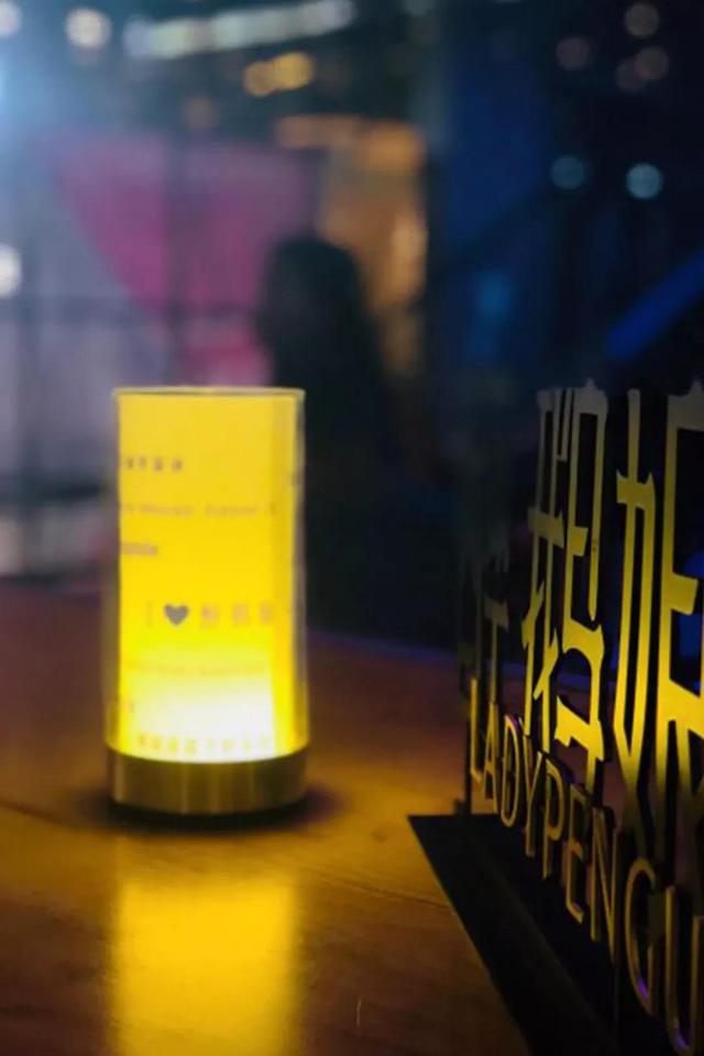 火遍香港尖沙咀、外滩江景环绕……2018魔都新酒吧，潮人新据点！