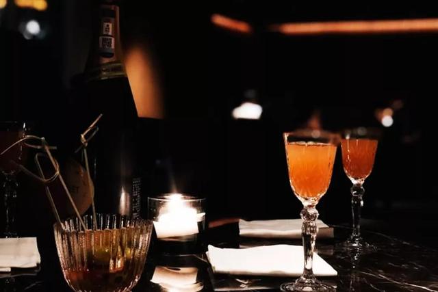 火遍香港尖沙咀、外滩江景环绕……2018魔都新酒吧，潮人新据点！