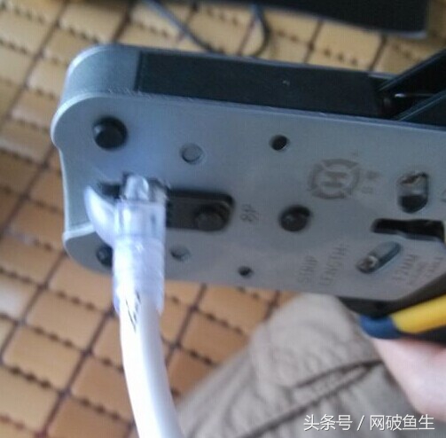 如何制作网线水晶头视频讲解,三分钟教你学会制作网线的水晶头