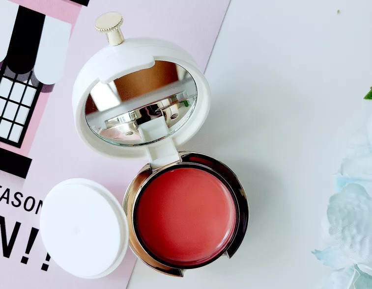 嘴唇干裂？世界最昂贵“液体钻石”，恢复水润，告别唇部细纹！