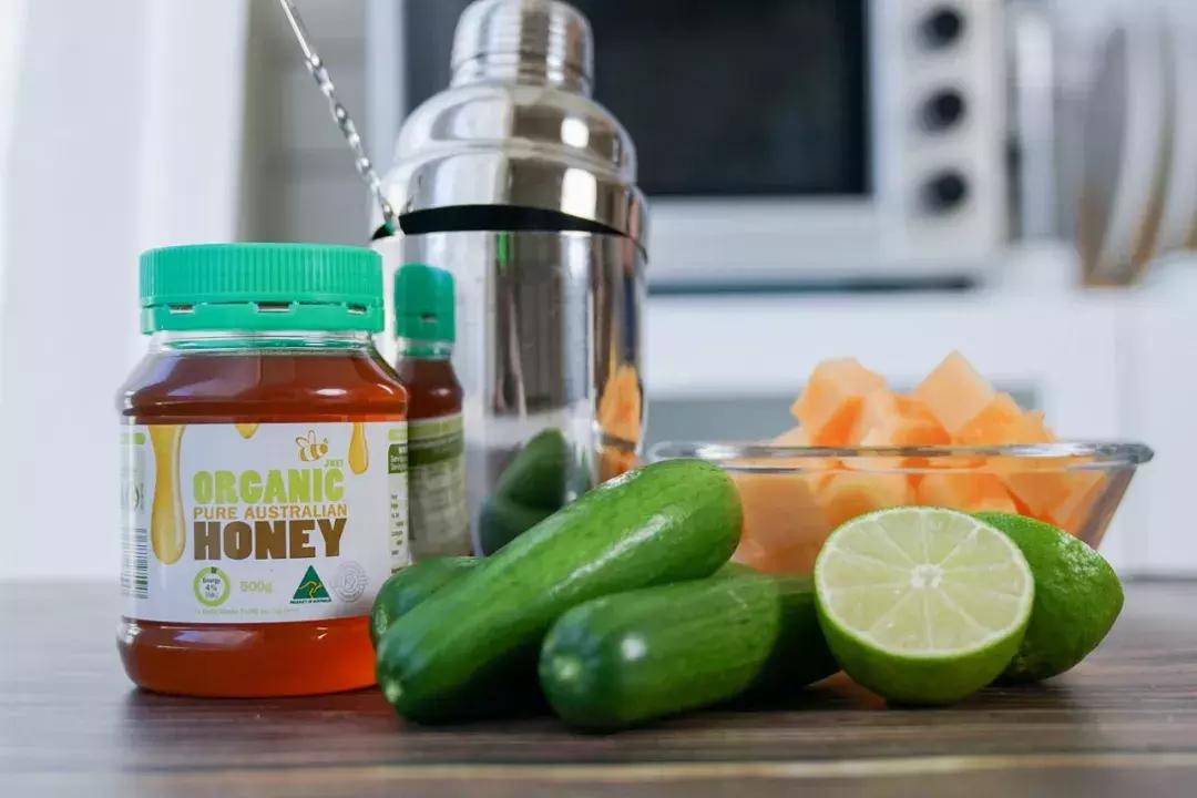 工作累了喝一杯小酒,上班这么辛苦还要回家做饭