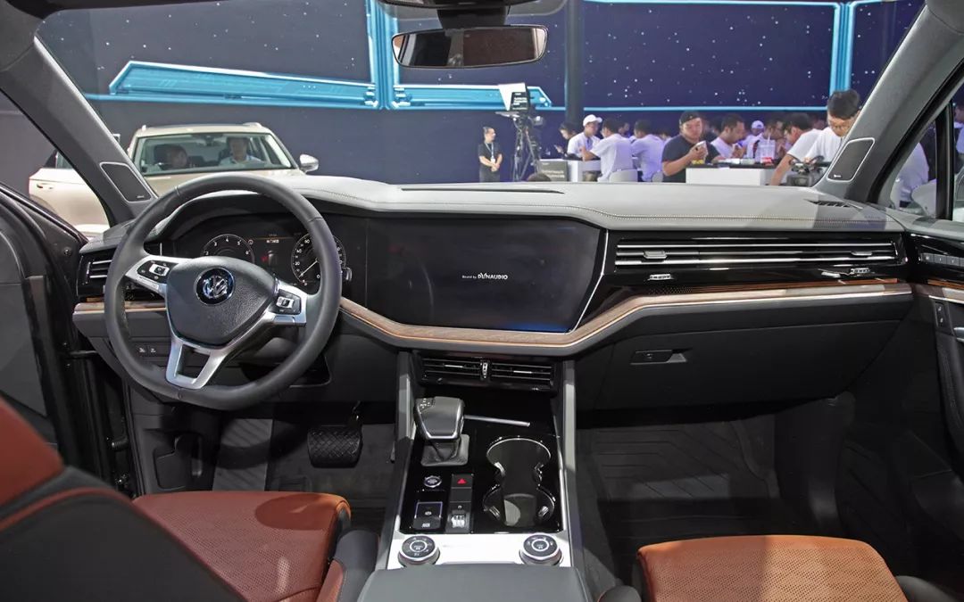 开拓豪华运动型suv车型,大众顶级旗舰SUV试驾大众全新途锐