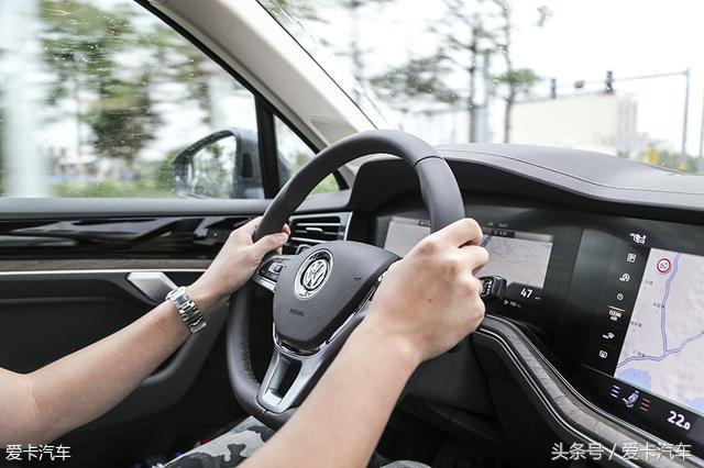 新款途锐比老款途锐小,全新大众途锐测评