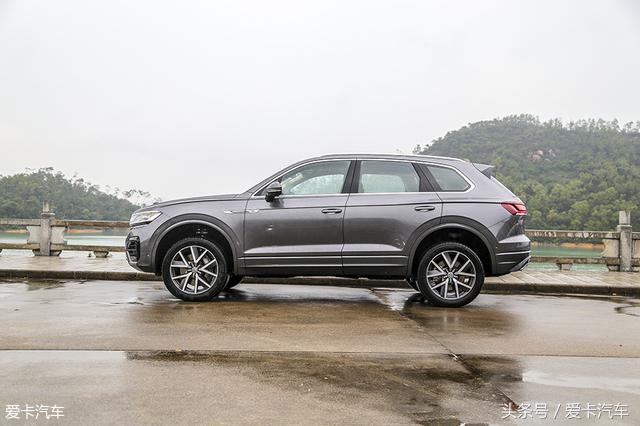 新款途锐比老款途锐小,全新大众途锐测评