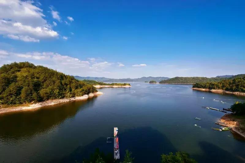 人均350+，住千岛湖最美民宿，吃大鱼头，还有私人小岛定制美拍！