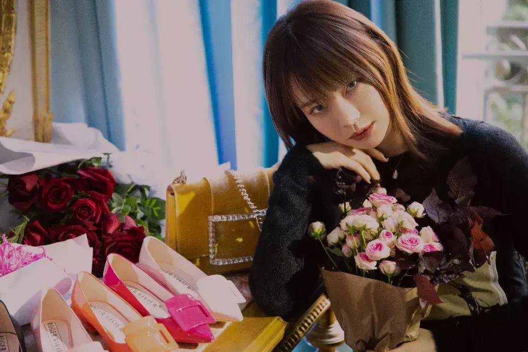 戚薇霸气走秀,唐嫣戚薇机场街拍大全