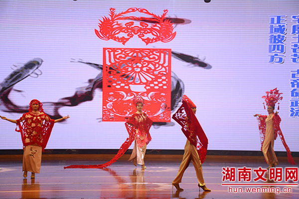 传承红色基因向国旗敬礼视频,传承红色基因向国旗敬礼400字