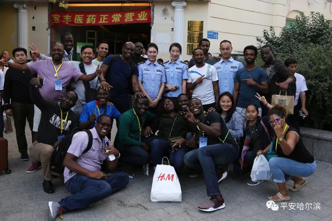 117天15场演出吸引百万市民和游客驻足观看——哈尔滨市公安局“优化营商环境”主题安全文化演出圆满落幕