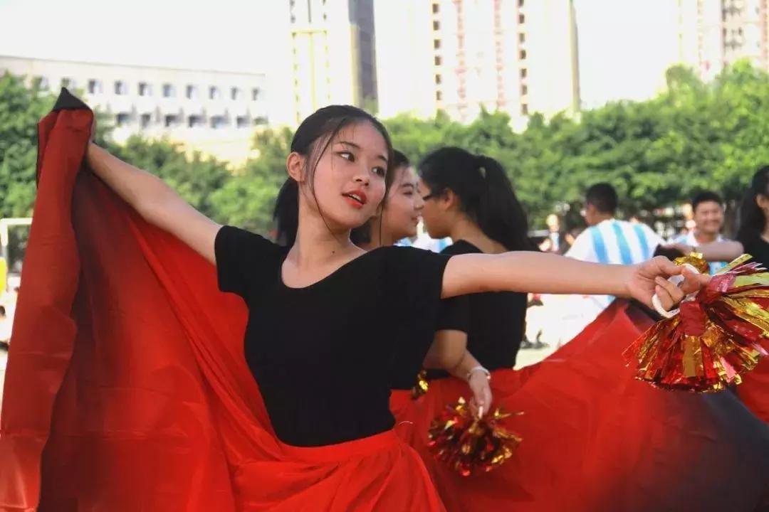 巧绘世界缩影，畅舞运动激情，科中第十届体育文化节盛大开幕