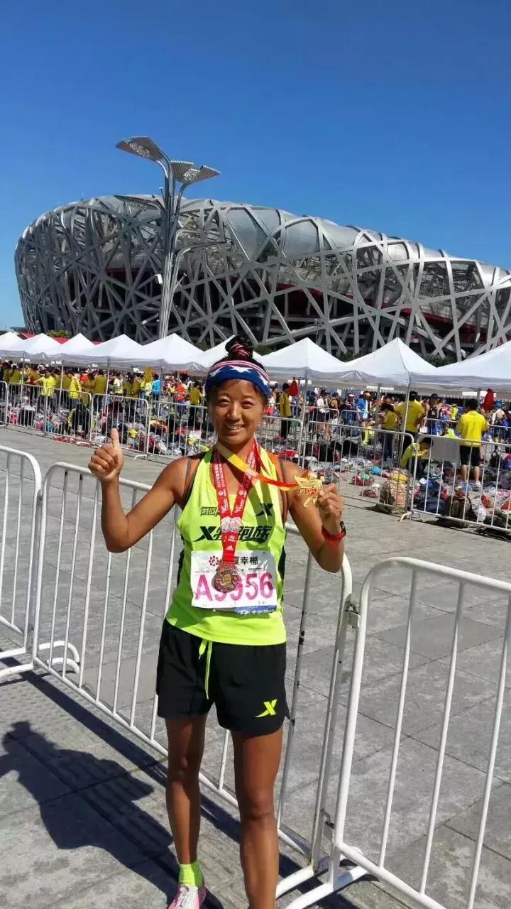 穿拖鞋跑马拉松,马拉松穿拖鞋