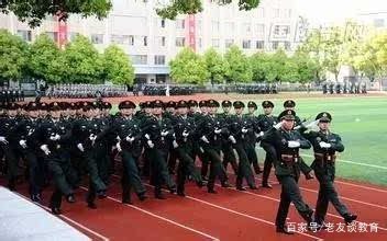 哪所军校适合女孩子报考,军校录取分数线低的军校