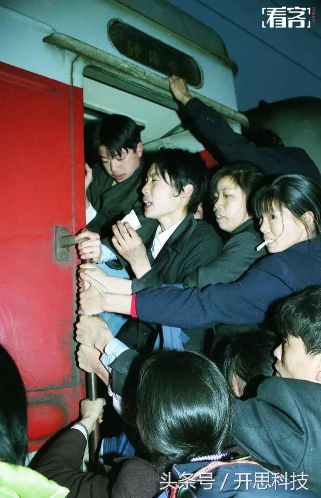 「人老了就开始喜欢怀旧」90年代的广州火车站，究竟有多恐怖？