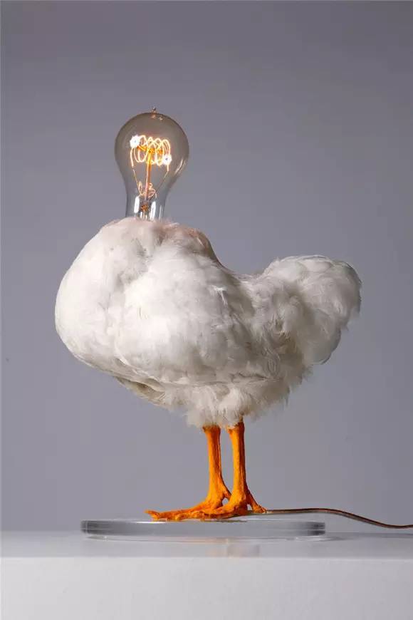 到底发生了什么？他把12个前女友都做成了高跟鞋？到底是真的假的