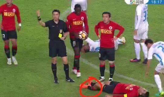 中甲第一惨案,前中甲球员手脚被同时踢断