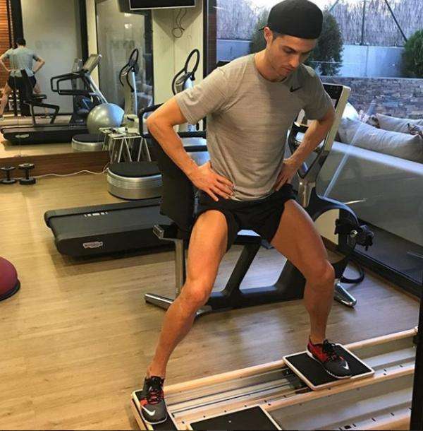 c罗从贫民窟到亿万豪宅,c罗在迪拜的豪宅