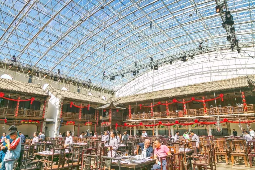 郑州足球小镇有真草足球场吗,郑州足球小镇现状