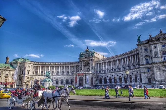 「游游」2月23日发！粉丝价459欧起！东欧六国九日壮丽情怀之旅！