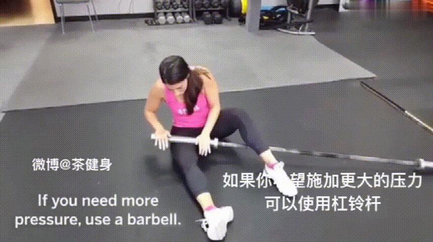 怎样用泡沫轴放松腰侧肌肉,如何使用泡沫轴放松臀部肌肉