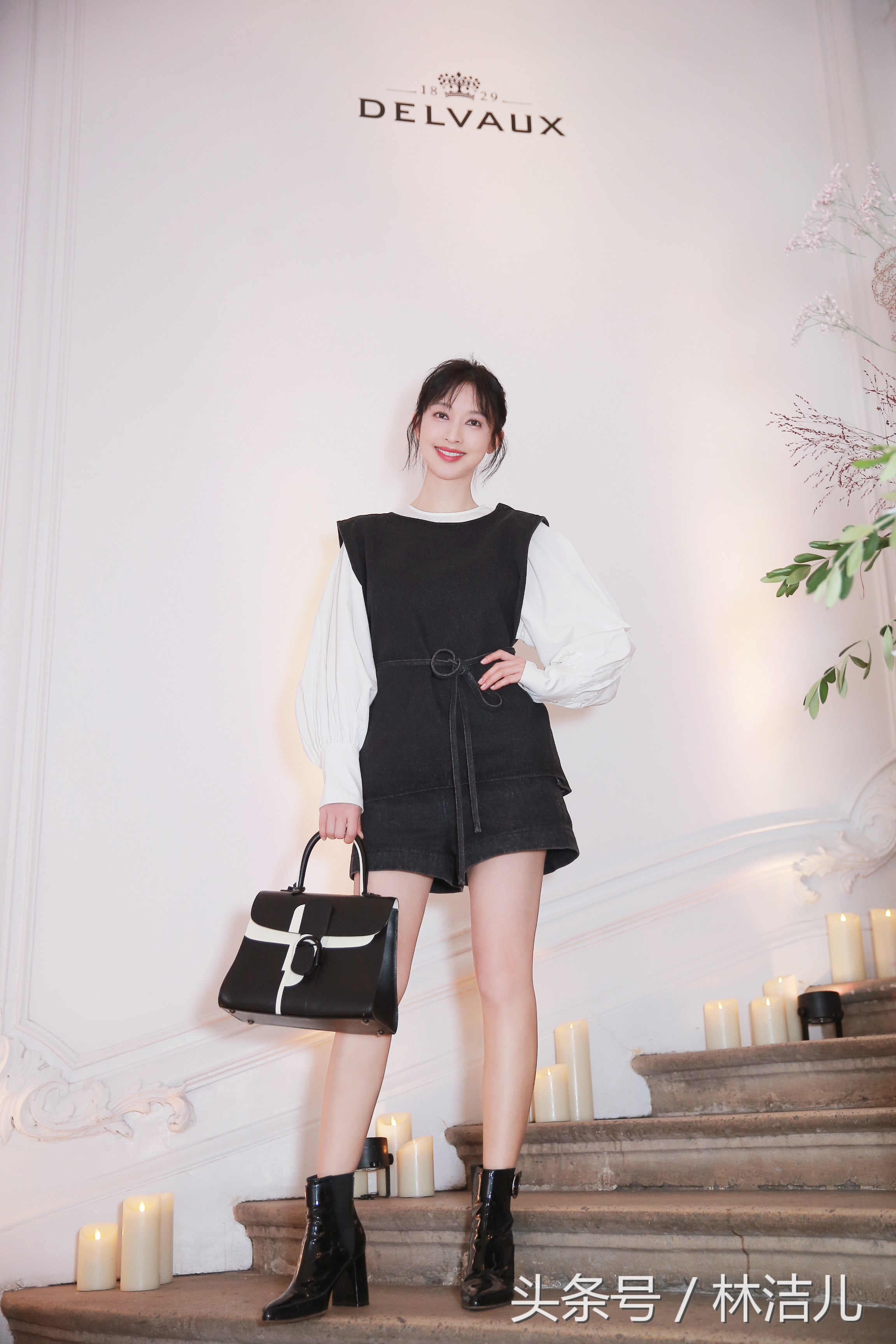 只穿一件t恤的视频,只穿一件t恤搭配